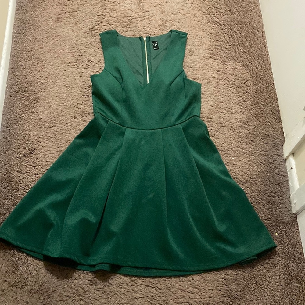 Green V-Neck Pleated Skater Dress